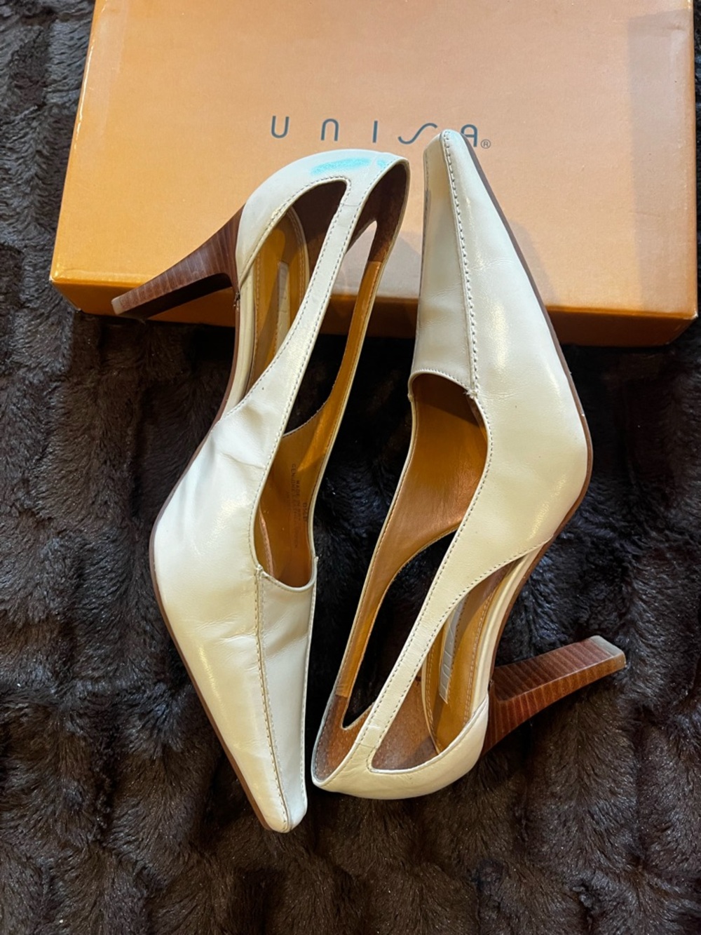 Unisa Cream Pointed-Toe Cutout Leather Heels